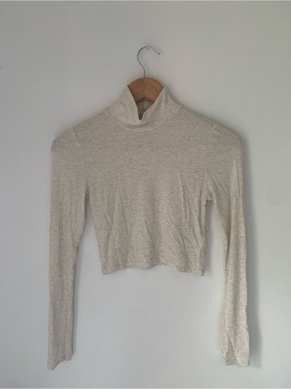 Aritzia Wilfred Cropped Turtleneck - Heathered Cream